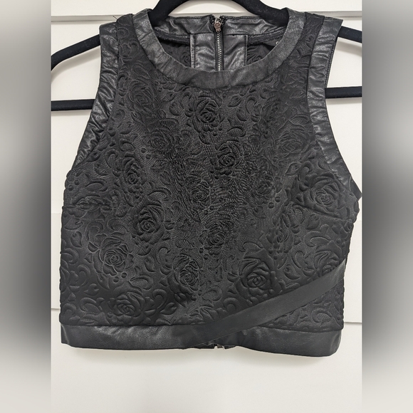 Guess Black Floral Crop Top - Picture 9 of 12